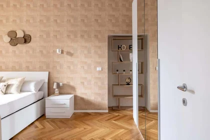 Dairenin tamamı konumu Via Catone, 34, 00192 Roma RM, Italia, 5 15 görüntüsü