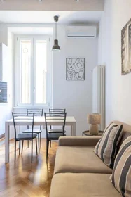 Dairenin tamamı konumu Via Catone, 34, 00192 Roma RM, Italia, 8 15 görüntüsü