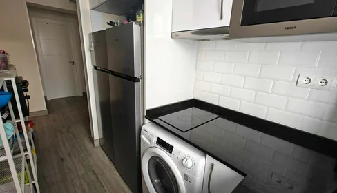 Chambre privée à C. de Cartago, San Blas-Canillejas, 28022 Madrid, Spain, image 15 de 15