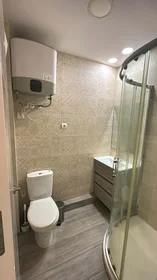 Chambre privée à C. de Cartago, San Blas-Canillejas, 28022 Madrid, Spain, image 7 de 15
