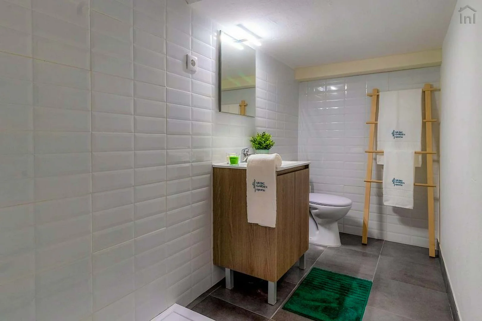 Economical student room with convenient location in 