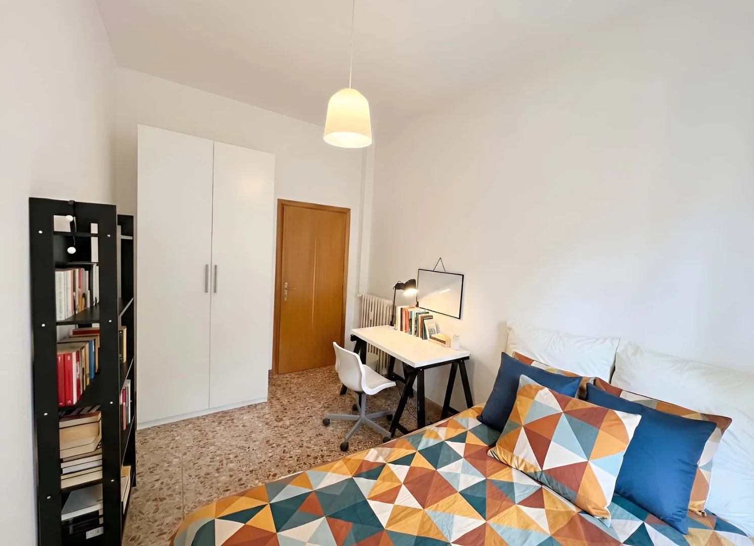 Cozy room for students available in 