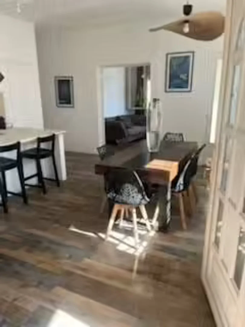 Habitación asequible para estudiantes con buena iluminación en 