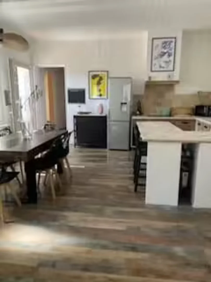 Habitación asequible para estudiantes con buena iluminación en 