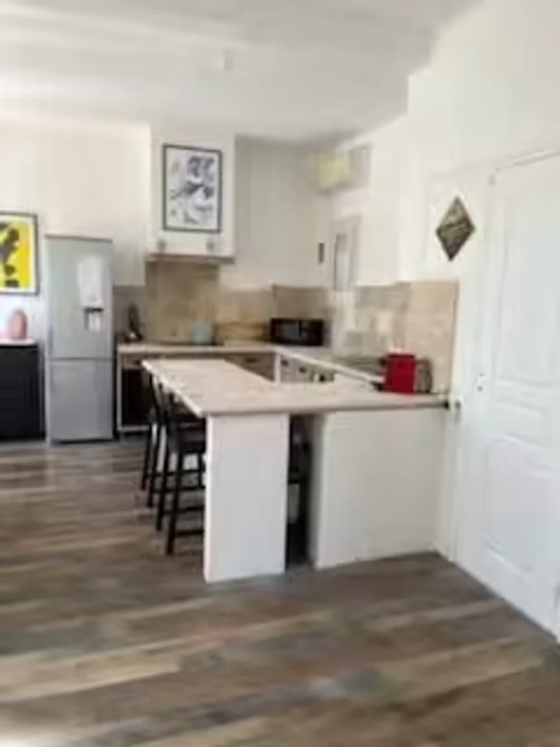 Habitación para estudiantes en  con área de estudio y facilidades compartidas