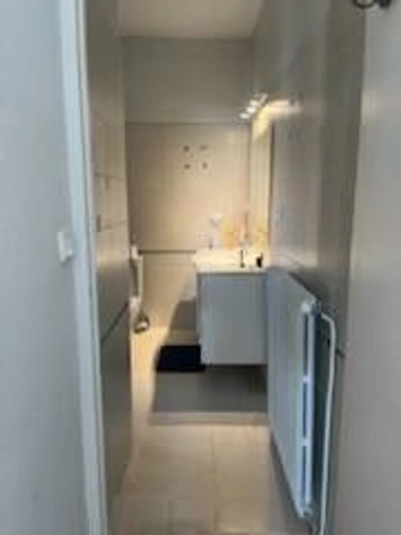 Habitación estudiantil económica con ubicación conveniente en 
