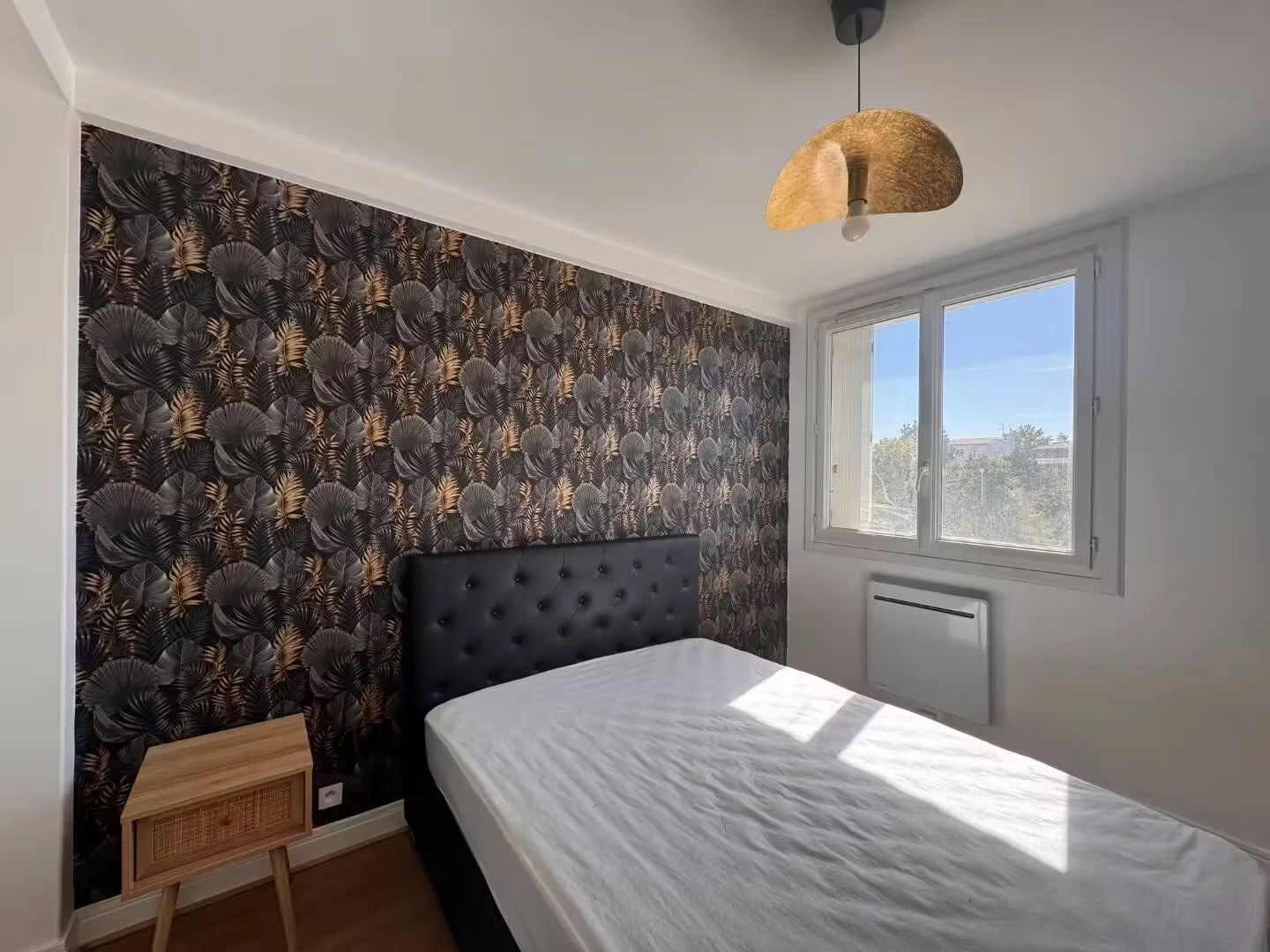 Quarto de estudante em  com área de estudo e instalações partilhadas