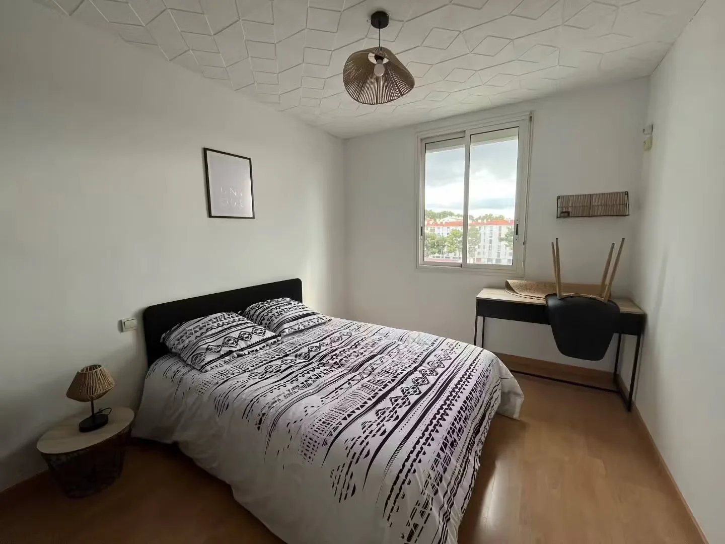 Quarto de estudante confortável e espaçoso em 
