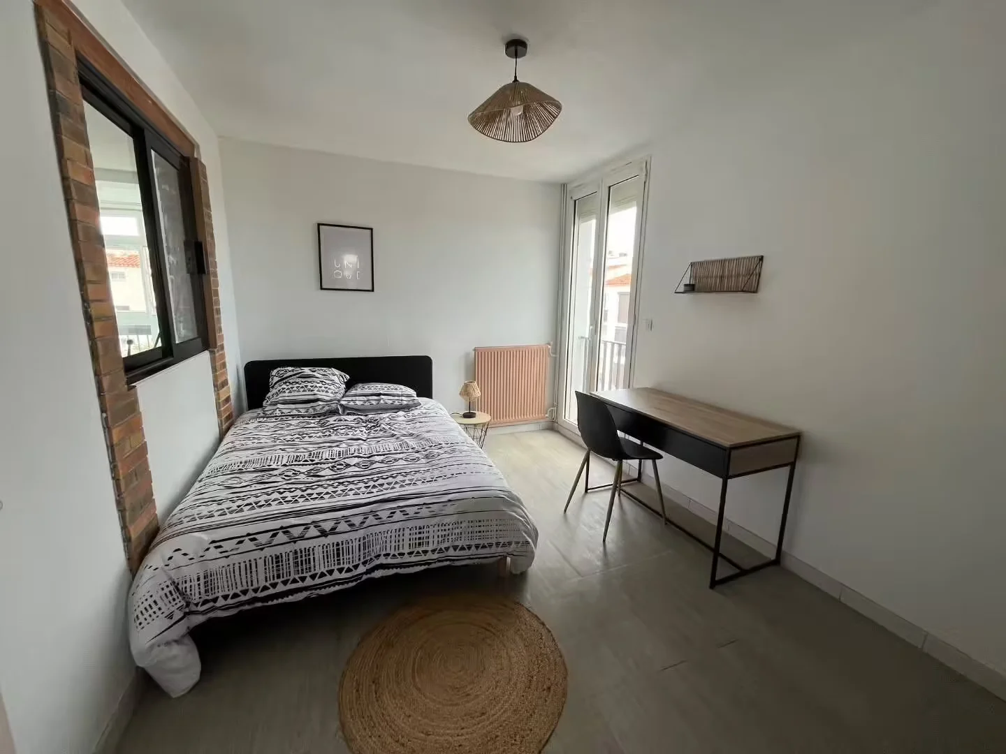 Quarto de estudante confortável e espaçoso em 