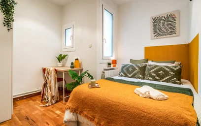 Chambre privée à Carrer d'Hercegovina, 14, image 2 de 20