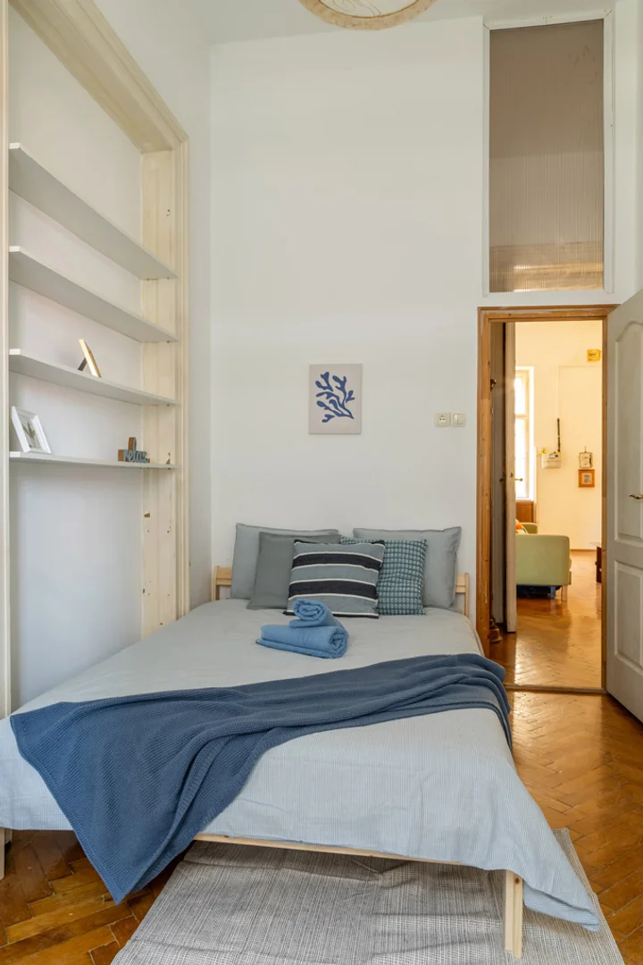 'de öğrenci dairesinde, tamamen mobilyalı kiralık oda