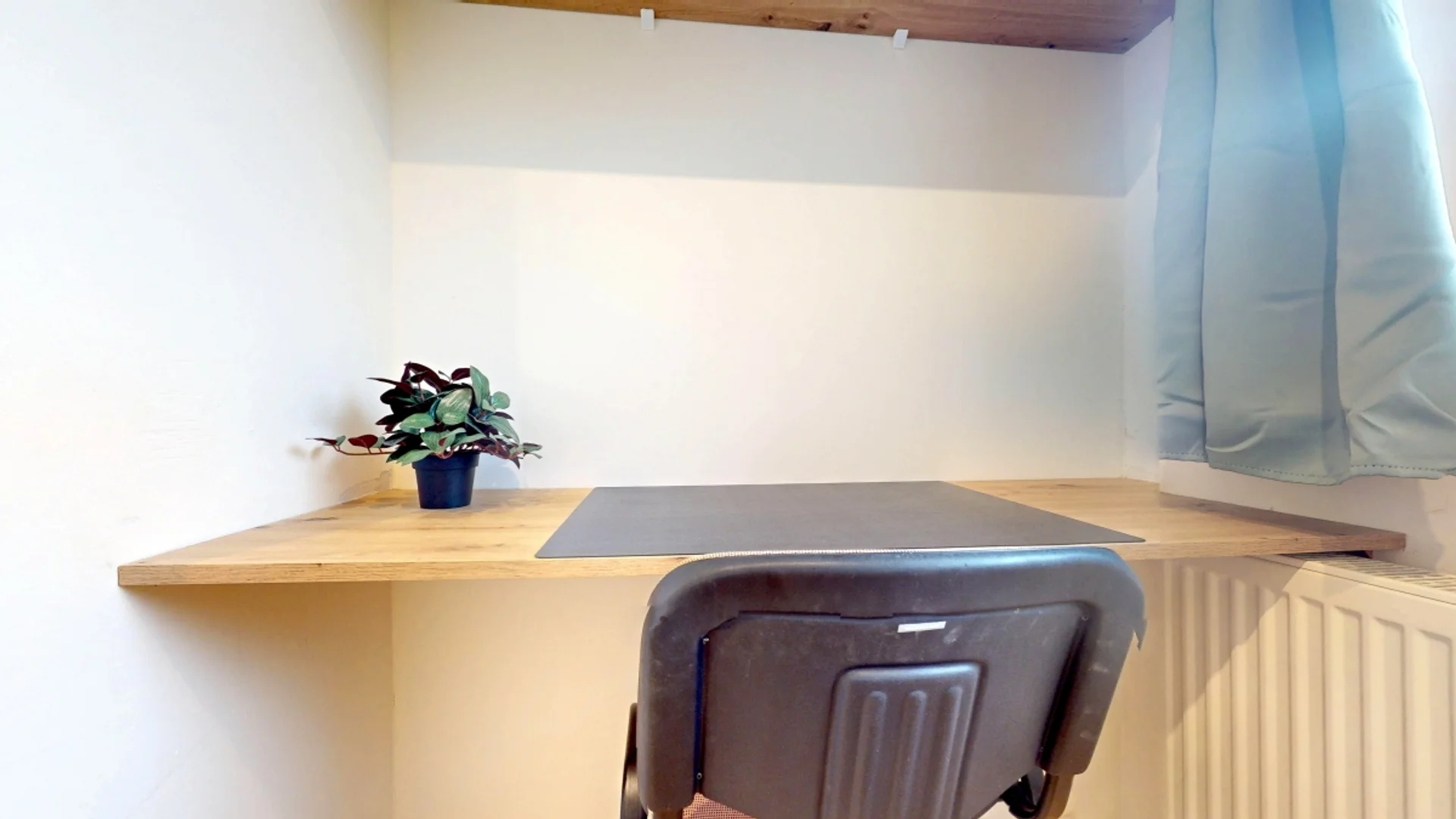 Quarto de estudante económico perto do campus em