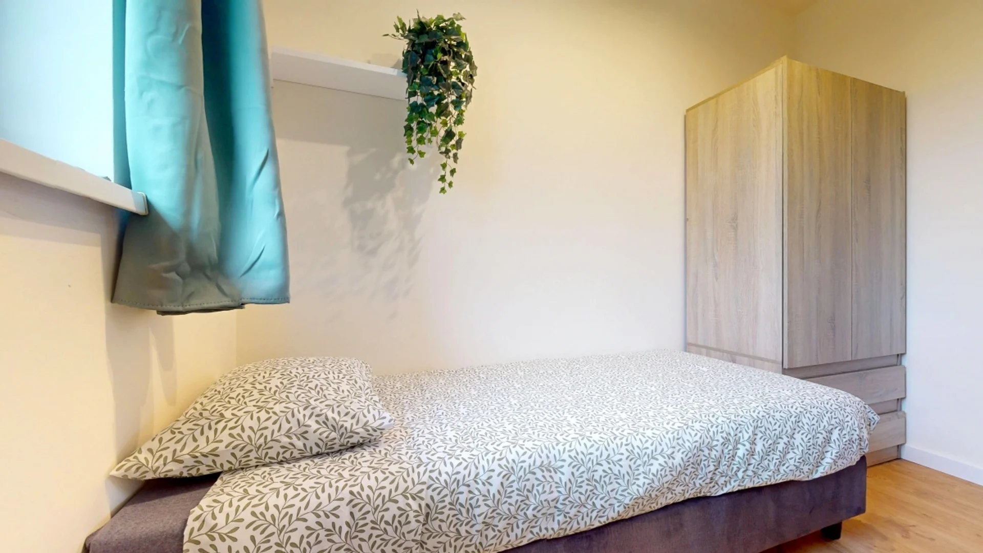 Quarto para alugar em apartamento de estudantes em , totalmente mobilado