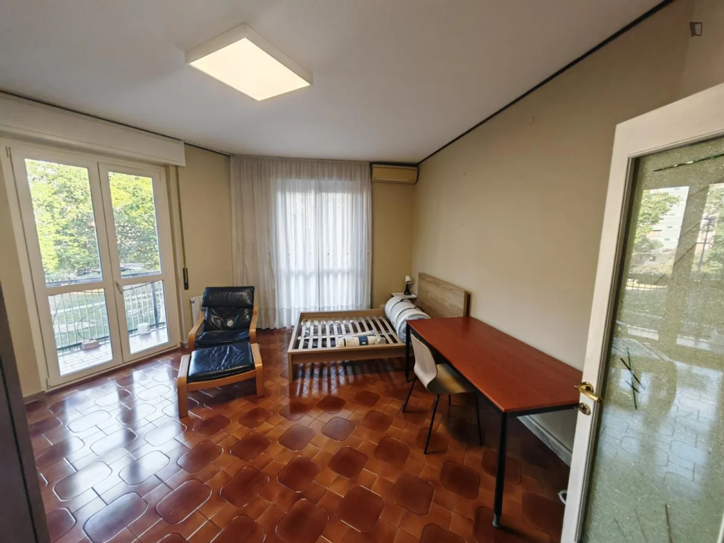 Economical student room with convenient location in 