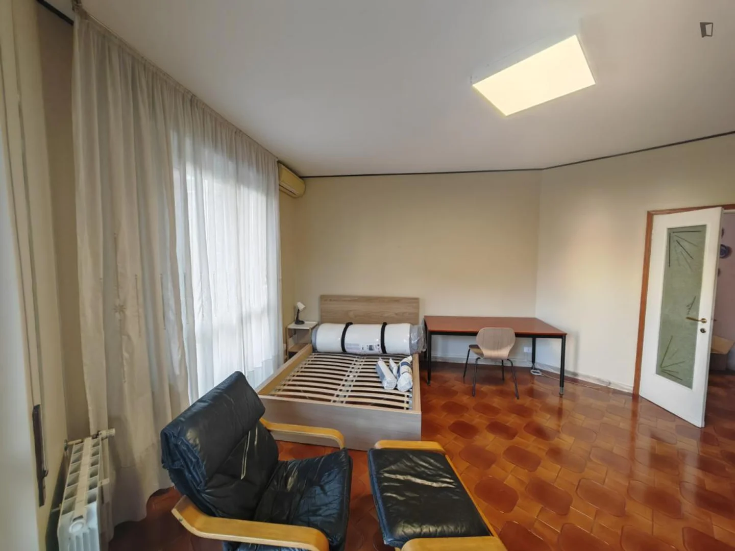 Economical student room with convenient location in 