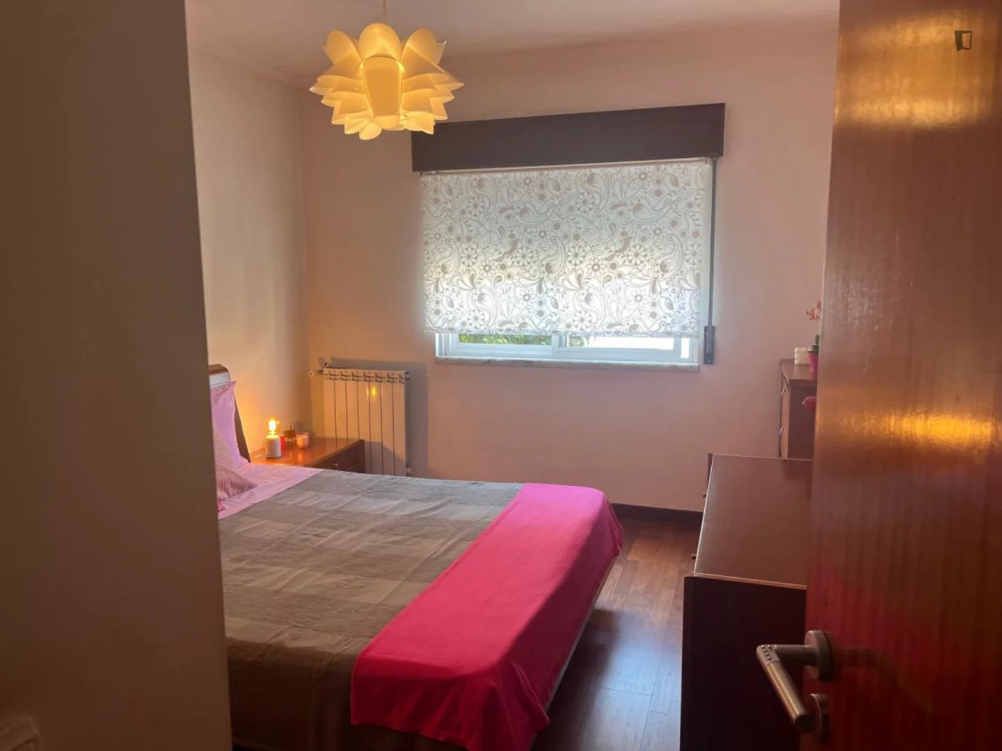 Bright and airy student room with easy university access in 
