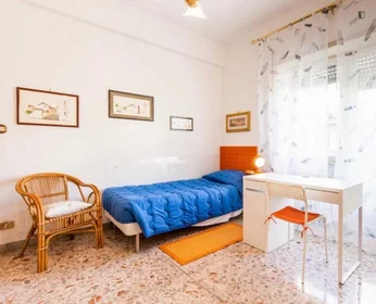 Quarto privado em via delle arniche, imagem 1 de 15