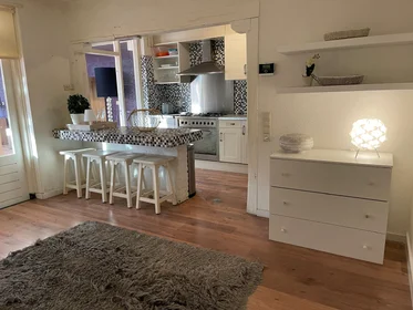 Appartement entièrement meublé à {area}