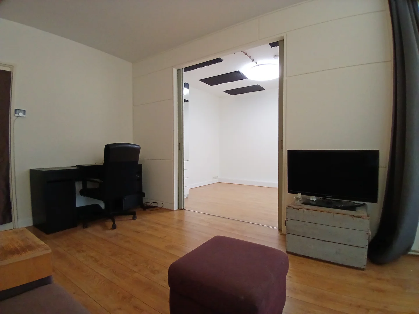 Affordable room for students with ample lighting in 