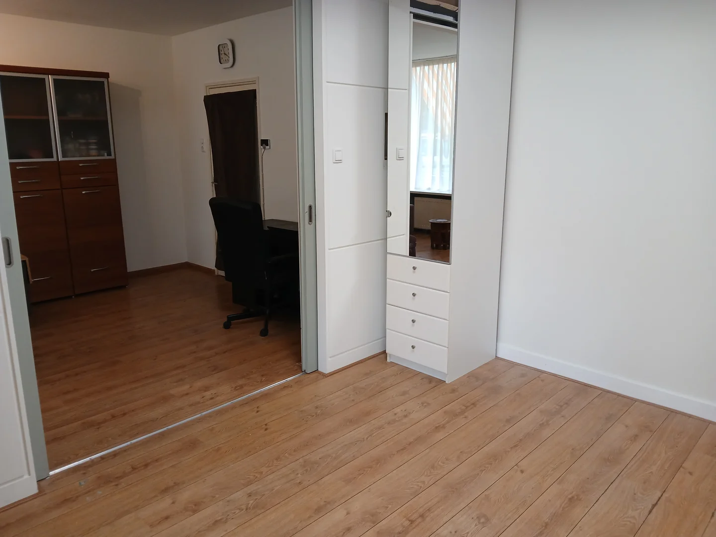Student-friendly room in  with modern amenities
