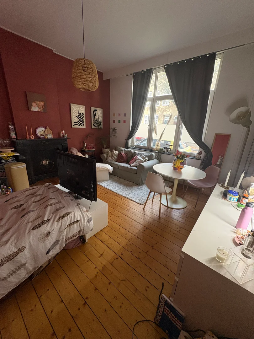 Helles und luftiges Studentenzimmer mit einfachem Zugang zur Universität in 