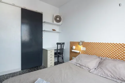 Prywatny pokój Carrer d'Almiserà, obraz 3 20