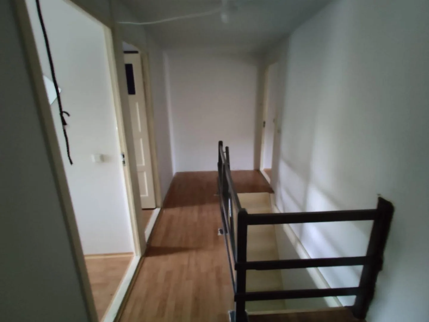 'de modern olanaklara sahip öğrenci dostu oda