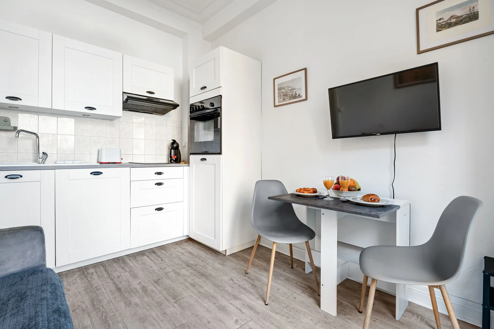 Comfortable and spacious student room in