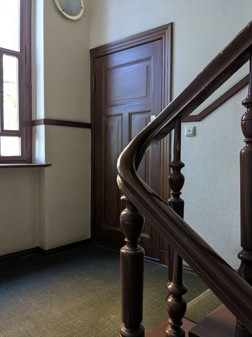 Bezahlbares Zimmer für Studenten mit ausreichender Beleuchtung in