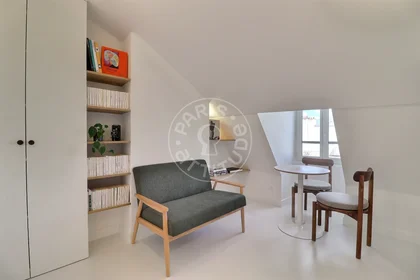 Logement situé dans le centre de {area}