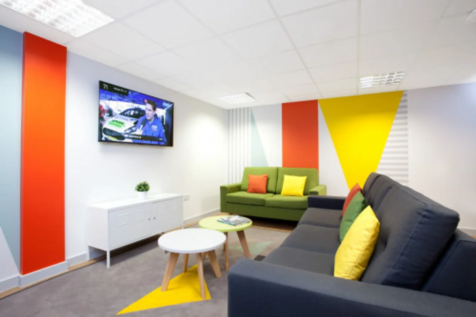 Bright and airy student room with easy university access in 
