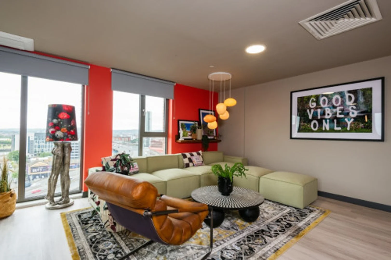 Chambre d'étudiant à  avec espace d'étude et installations communes
