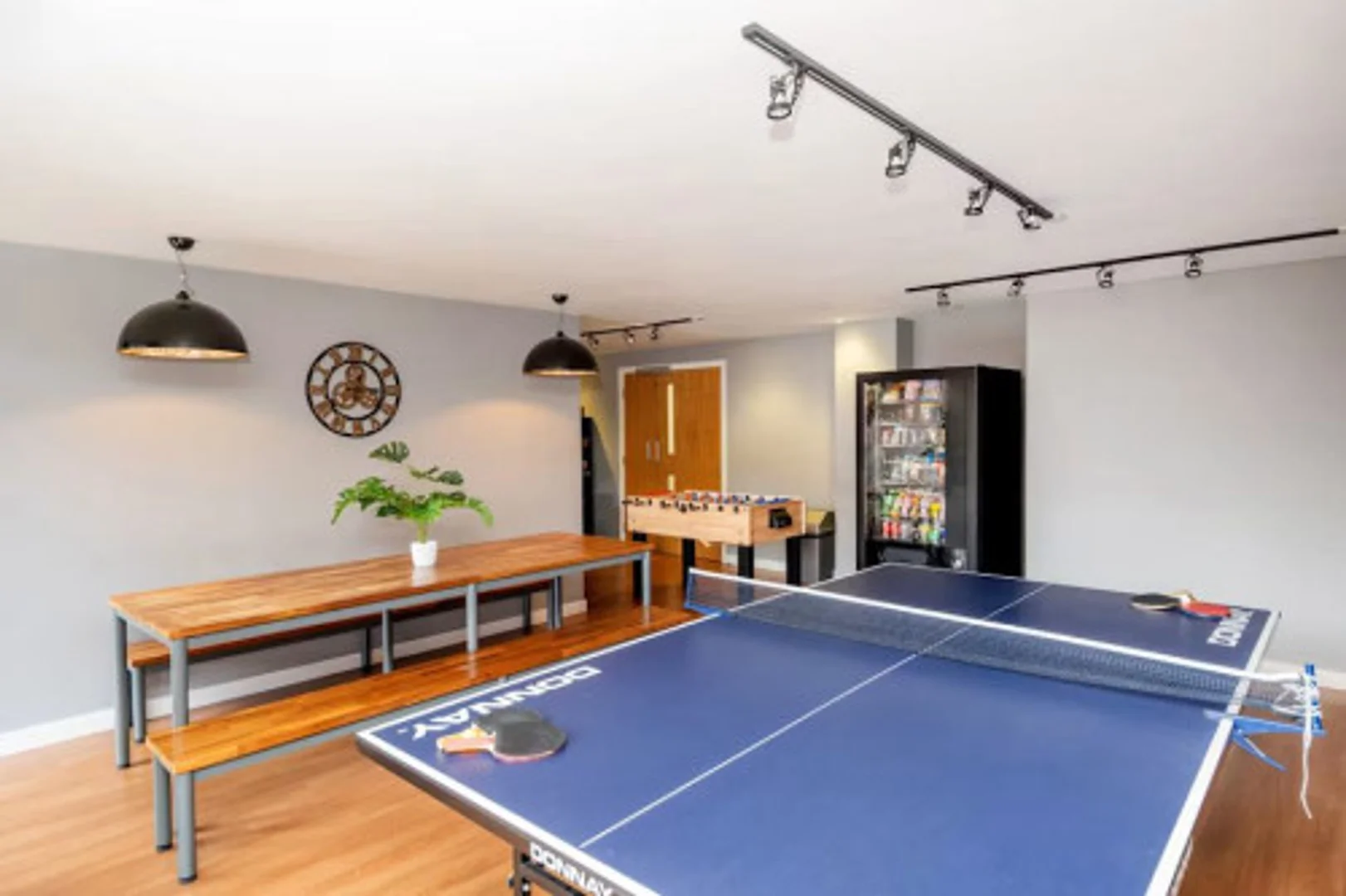 Quarto de estudante confortável e espaçoso em 
