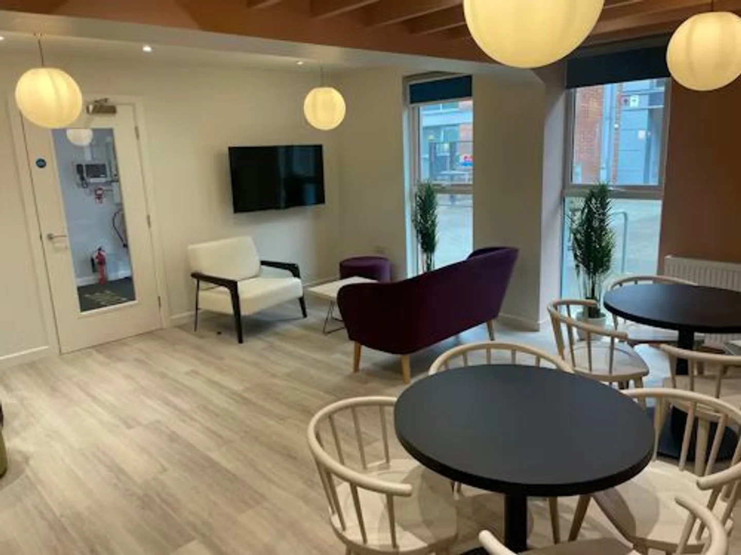 Habitación para estudiantes en  con área de estudio y facilidades compartidas