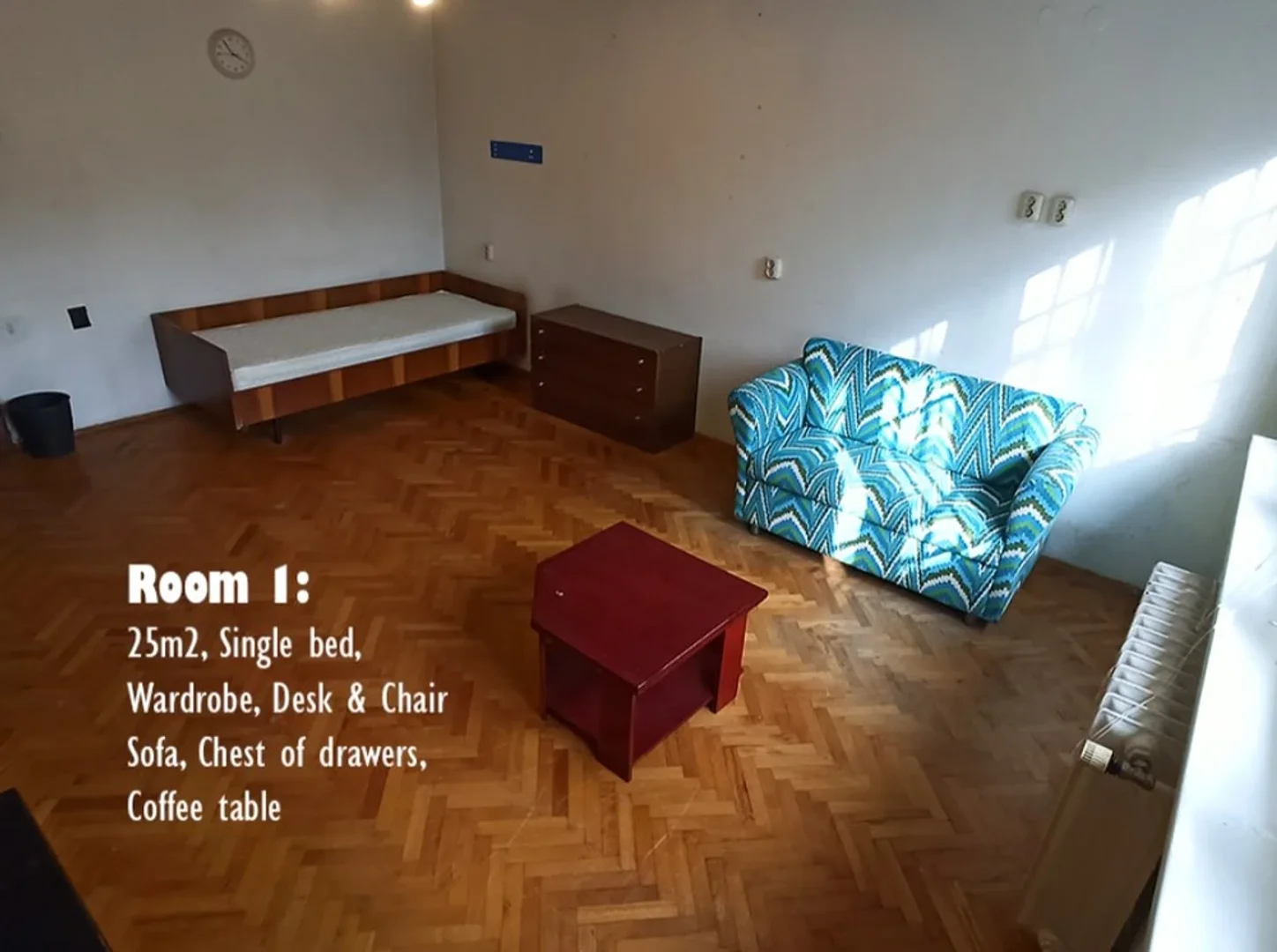 Studentenzimmer in  mit Arbeitsbereich und Gemeinschaftseinrichtungen