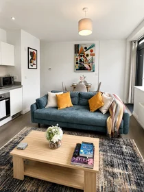 Entire apartment at 6D ALBANY HOUSE, 68-83 STATION ROAD, image 1 of 12