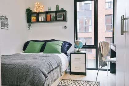 Dairenin tamamı Ikamet yerinde konumu 25 Caledonia St, Liverpool L7 7DX, United Kingdom, 6 18 görüntüsü