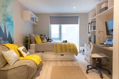 Dairenin tamamı Ikamet yerinde konumu 2A Willowbank Cres, Glasgow G3 6NB, United Kingdom, 14 16 görüntüsü
