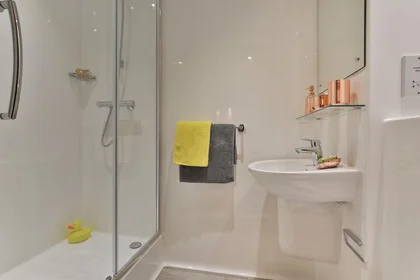 Dairenin tamamı Ikamet yerinde konumu 2A Willowbank Cres, Glasgow G3 6NB, United Kingdom, 15 16 görüntüsü