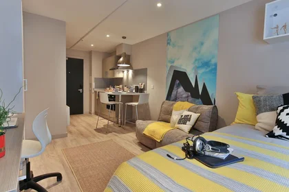 Dairenin tamamı Ikamet yerinde konumu 2A Willowbank Cres, Glasgow G3 6NB, United Kingdom, 16 16 görüntüsü