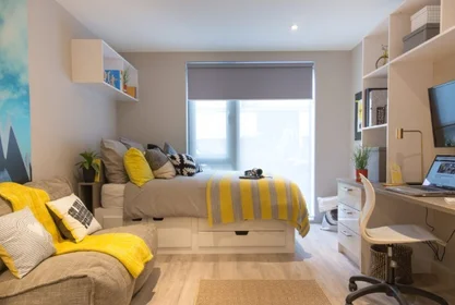 Dairenin tamamı Ikamet yerinde konumu 2A Willowbank Cres, Glasgow G3 6NB, United Kingdom, 3 16 görüntüsü