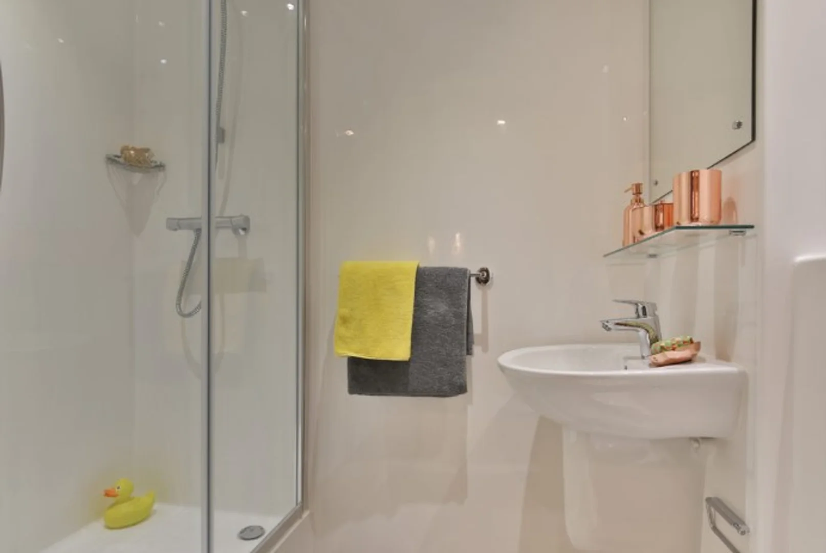 2A Willowbank Cres, Glasgow G3 6NB, United Kingdom                  