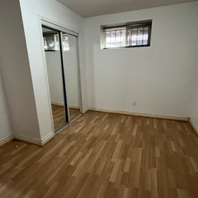 Privatzimmer im Wohnheim in der 7487 Granville St, Vancouver, BC V6P 4Y4, Canada, bild 4 von 12