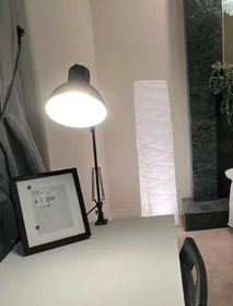 Privatzimmer im Wohnheim in der 7487 Granville St, Vancouver, BC V6P 4Y4, Canada, bild 7 von 12