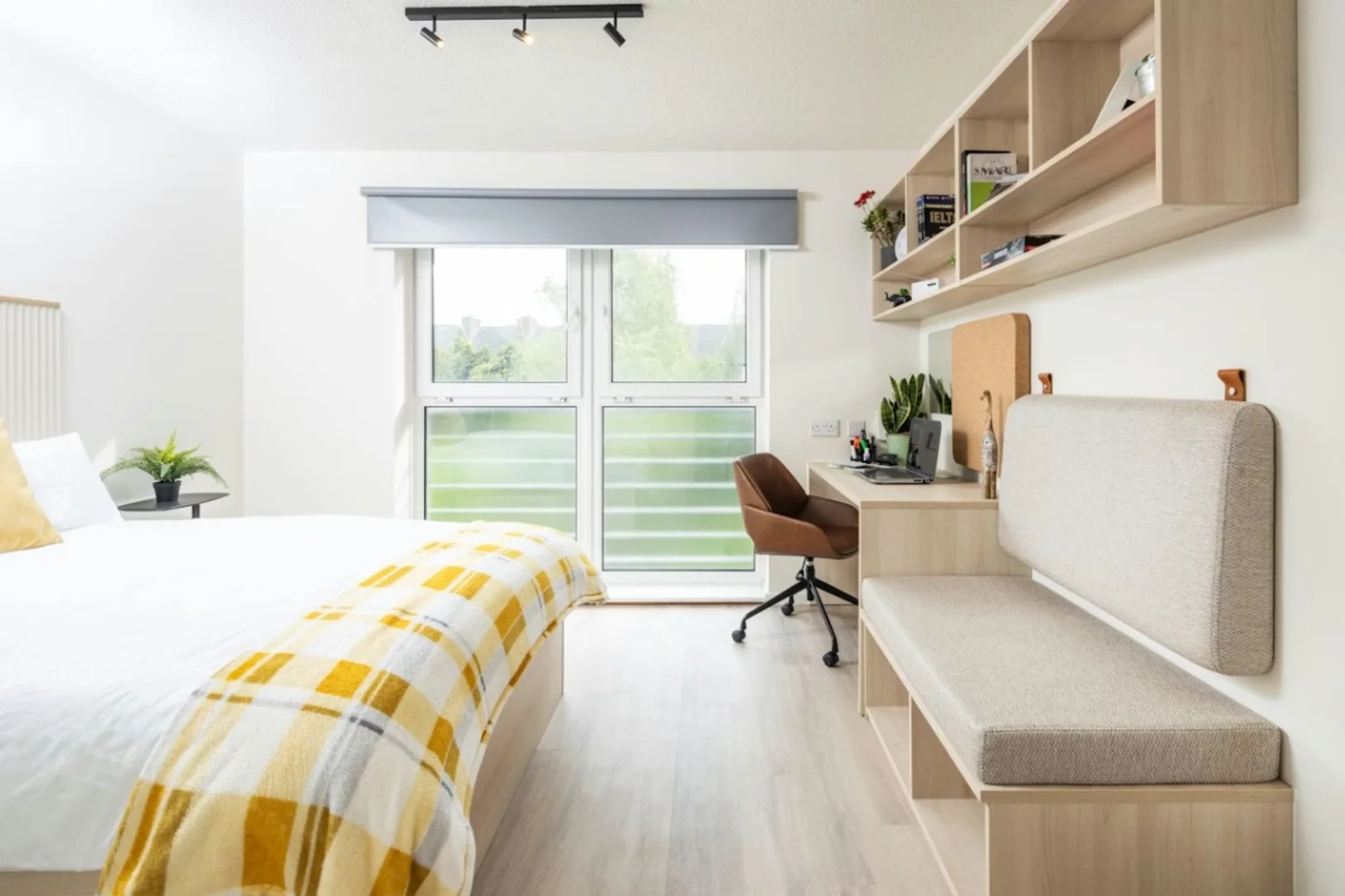 Habitación para estudiantes en  con área de estudio y facilidades compartidas