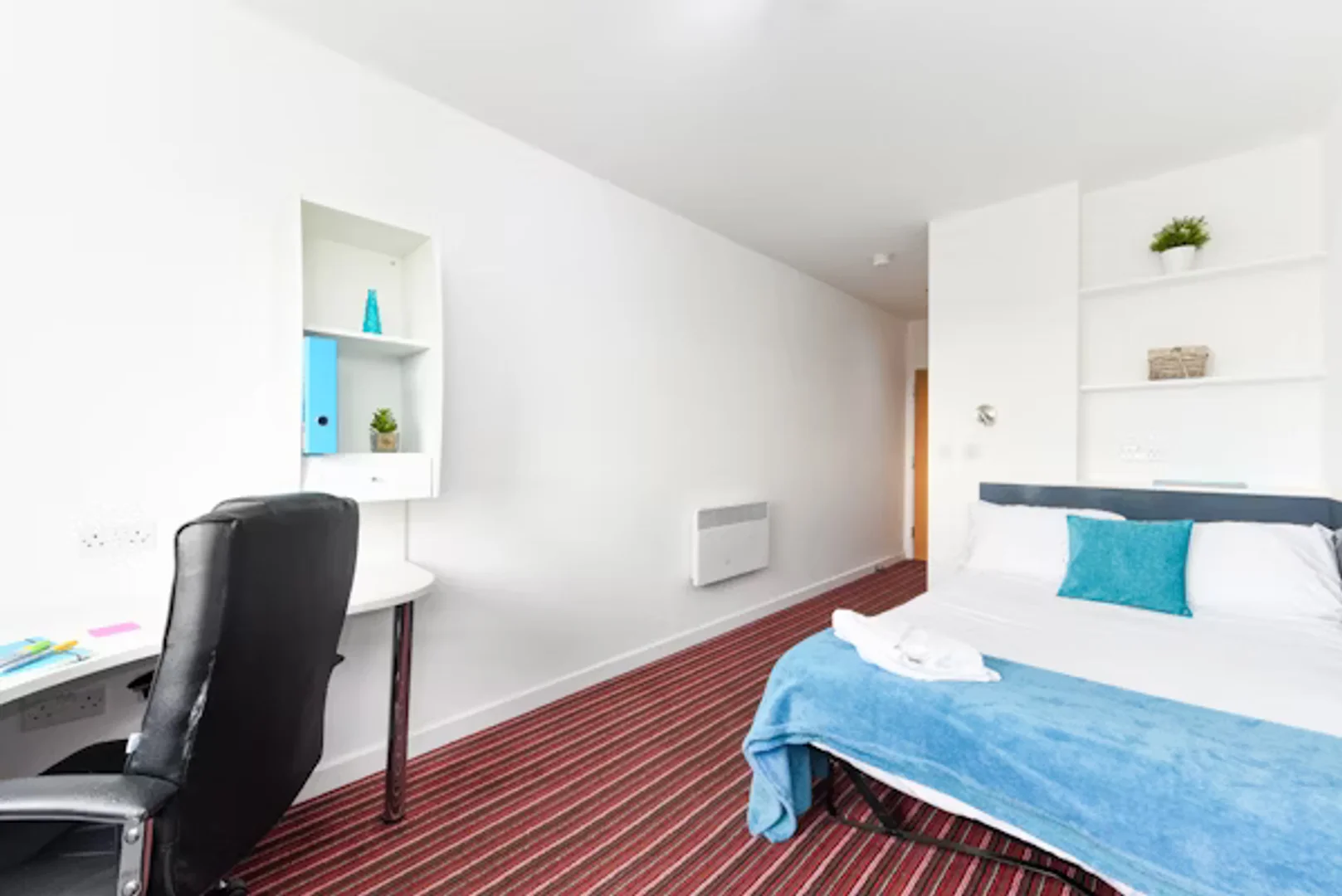 Bright and airy student room with easy university access in