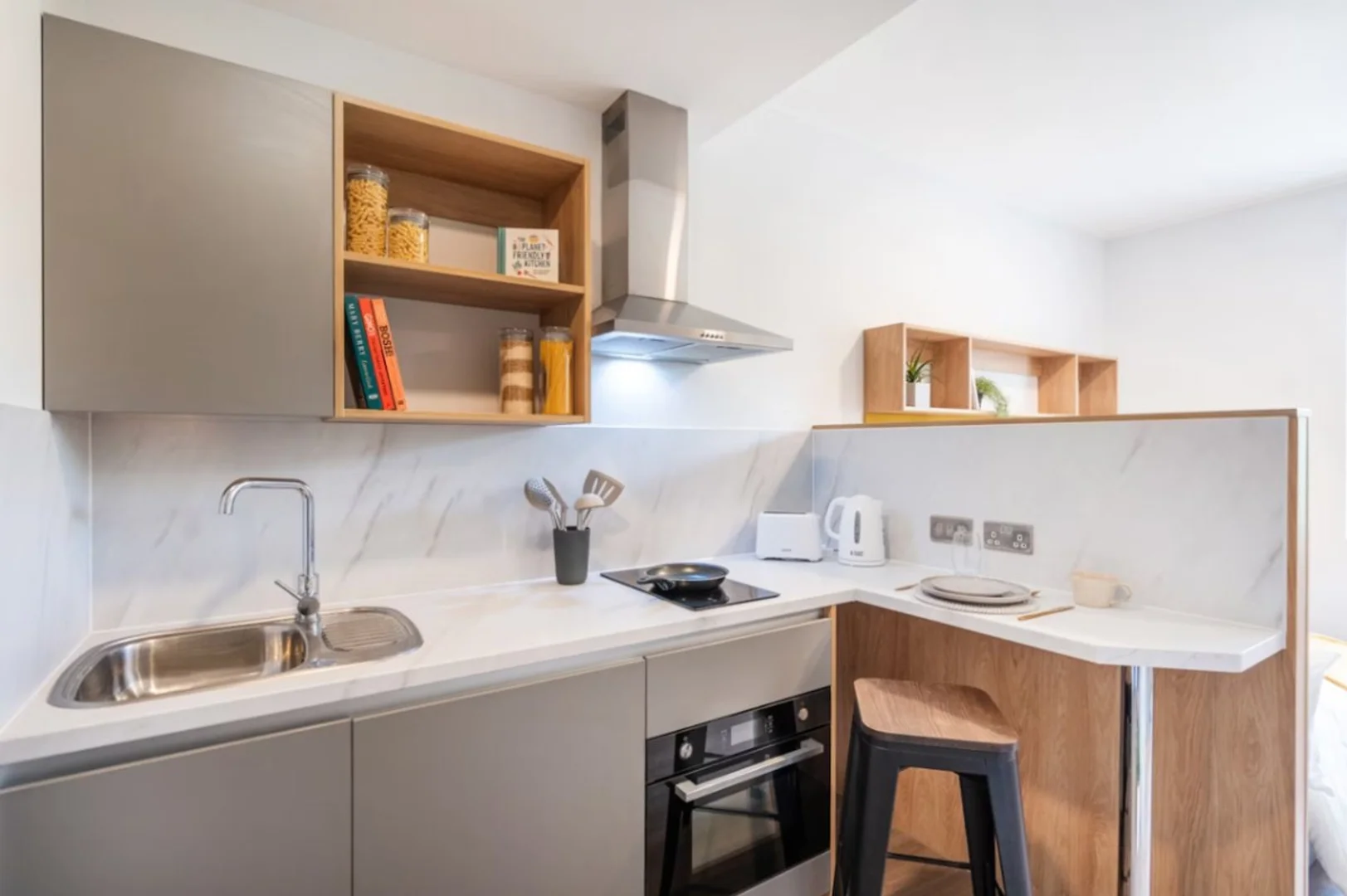 Compact studio apartment ideal for students in 