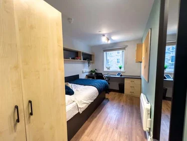 Chambre privée en résidence à 56 Lady Lawson Street, Edinburgh, EH3 9DH, UK, image 2 de 21