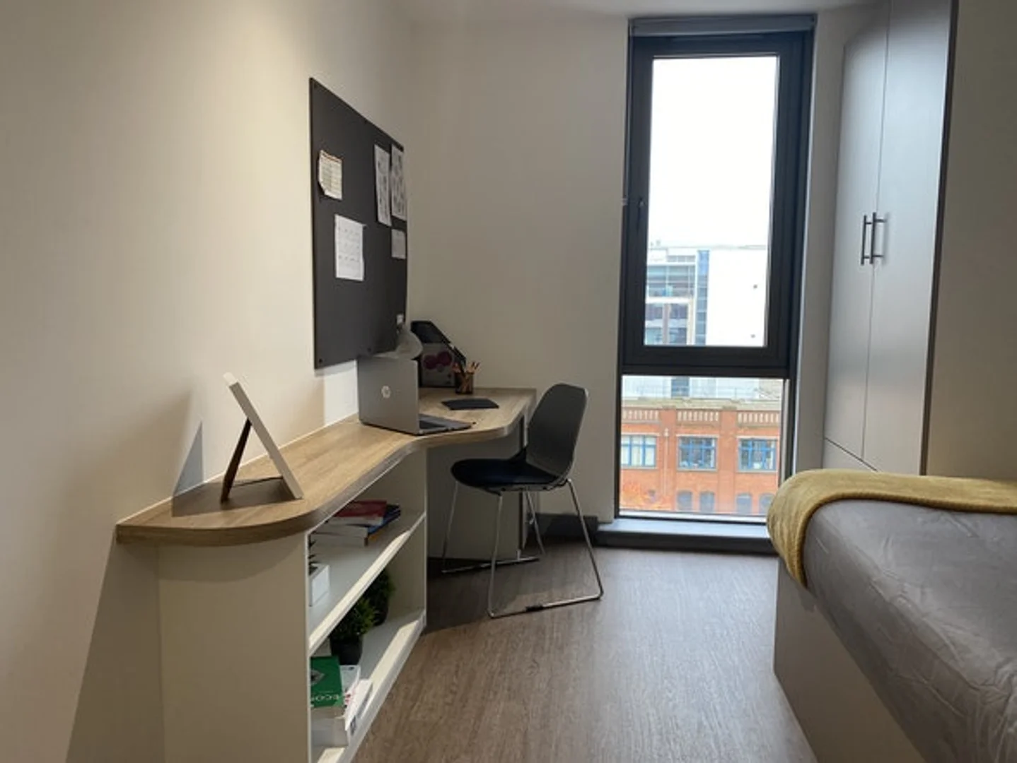 Studentenfreundliches Zimmer in mit modernen Annehmlichkeiten