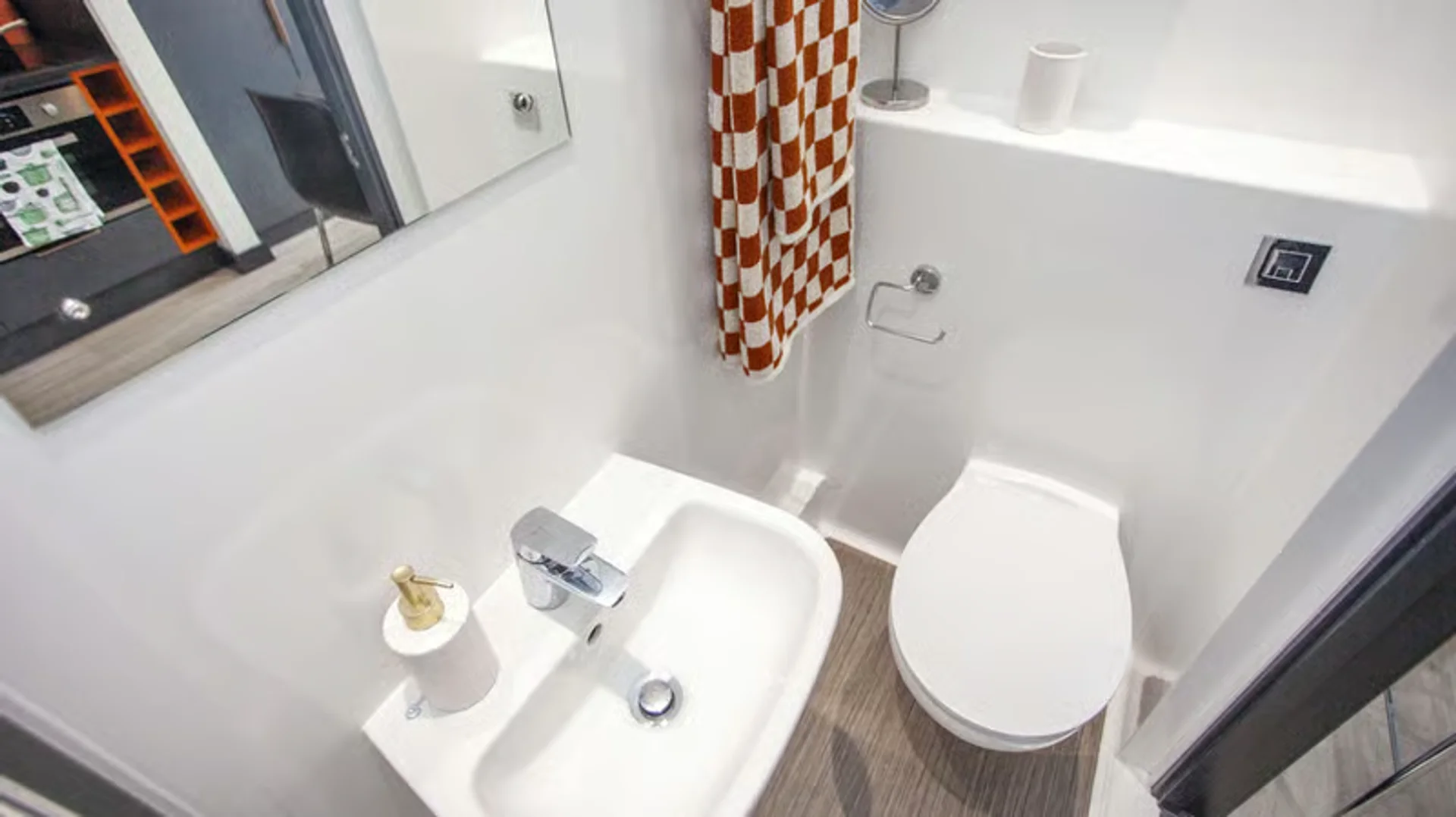 Modern student studio with complete amenities in 
